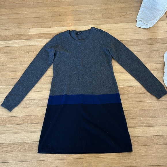 Theory cashmere sweater dress sz small gray navy blue button detail on shoulder - Picture 1 of 12